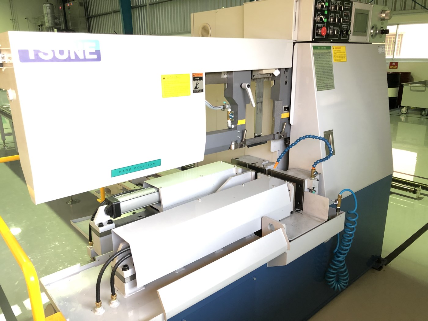 Máy cắt nguyên liệu TSUNE TB4-262GN